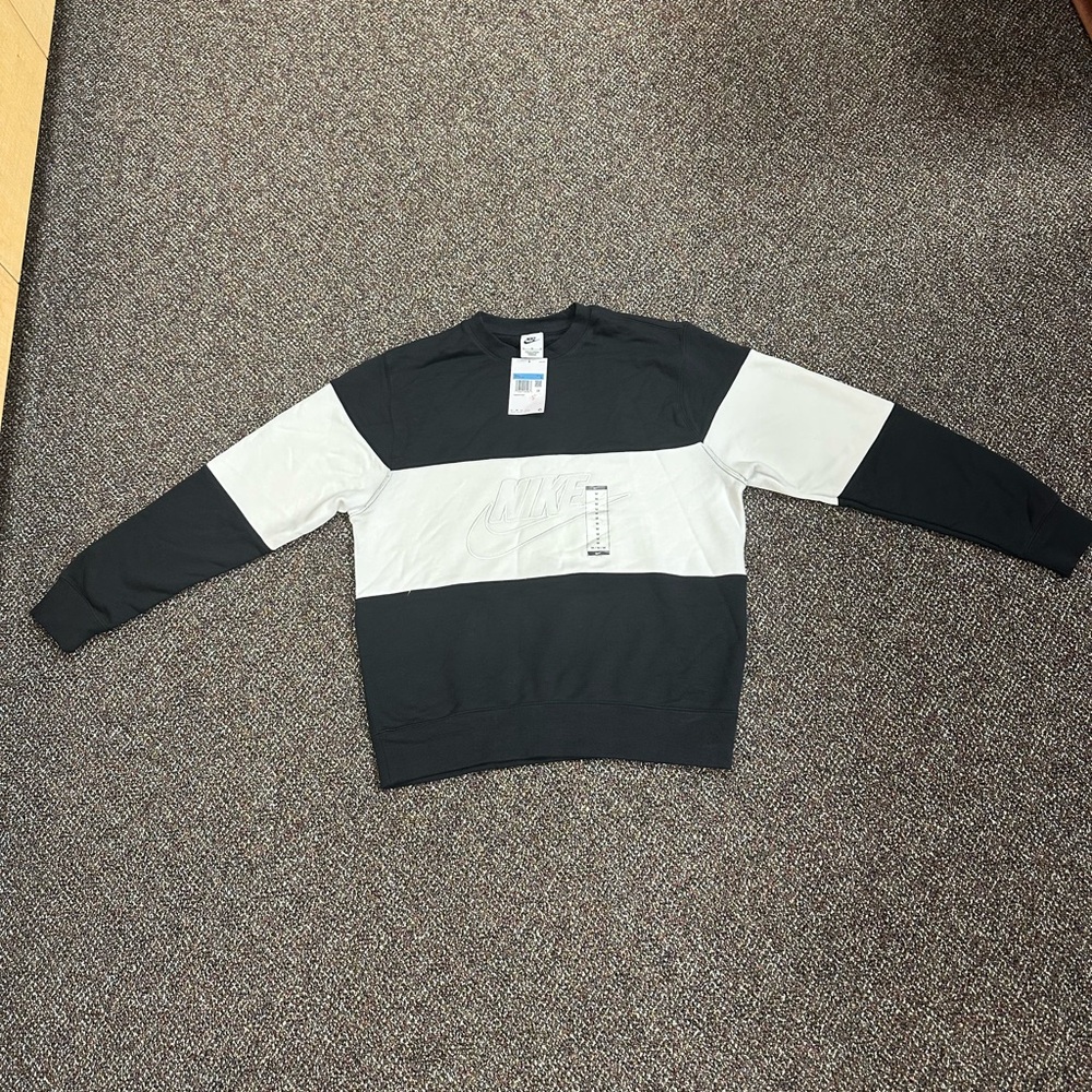 Nike black white sweater Size M